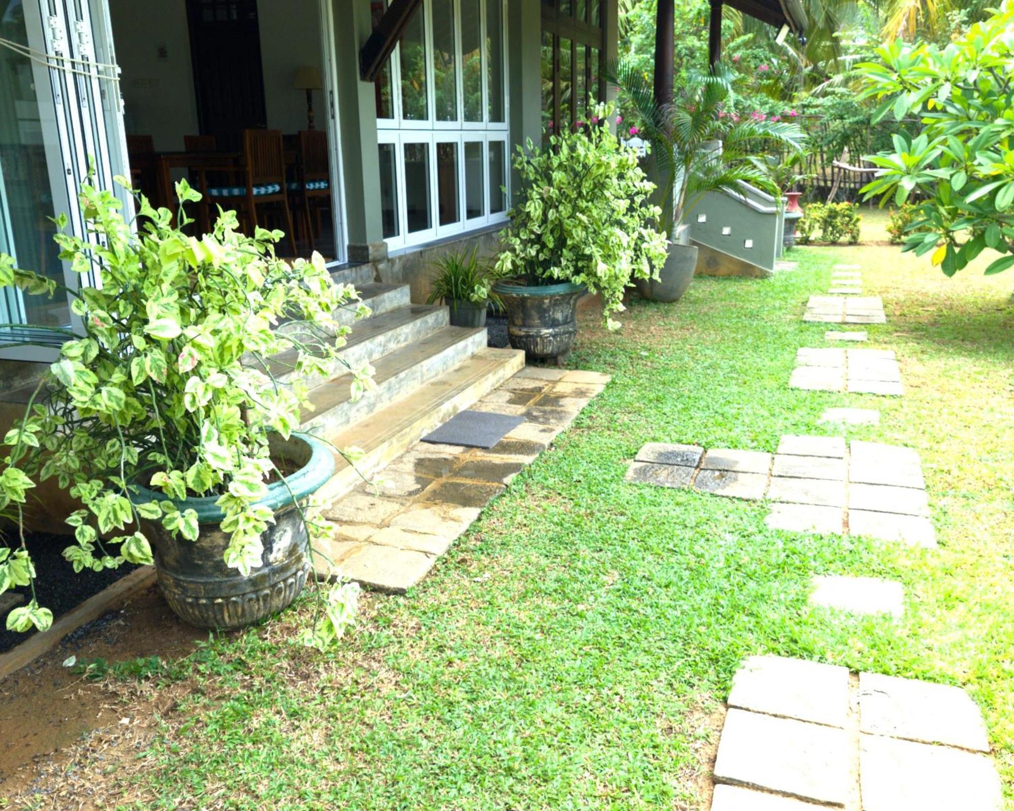 Ardeen Villa - Superb 3 Bedroom Beachfront For 6, Bb, Free Pick Up For 7 Night Stays Arriving Together, Fully Serviced, Taxes Included 탕갈레 외부 사진