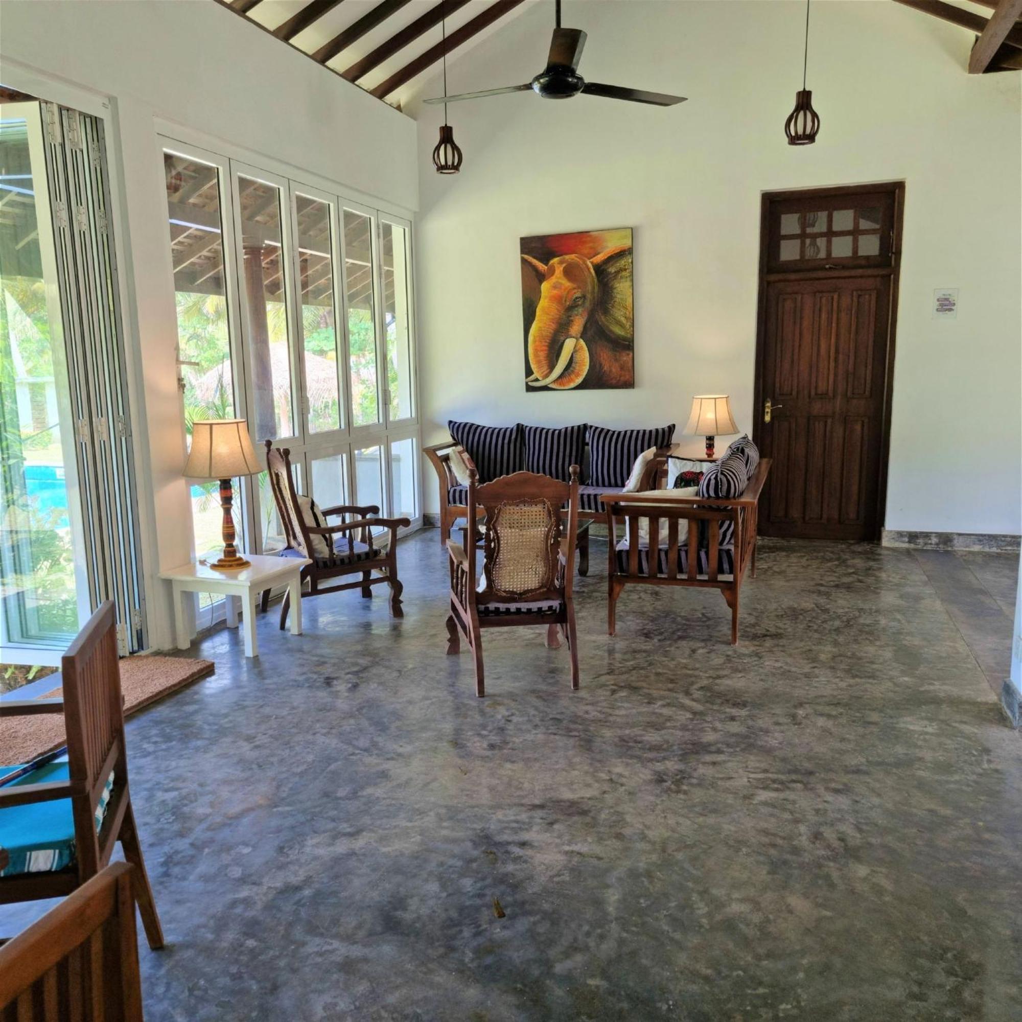 Ardeen Villa - Superb 3 Bedroom Beachfront For 6, Bb, Free Pick Up For 7 Night Stays Arriving Together, Fully Serviced, Taxes Included 탕갈레 외부 사진